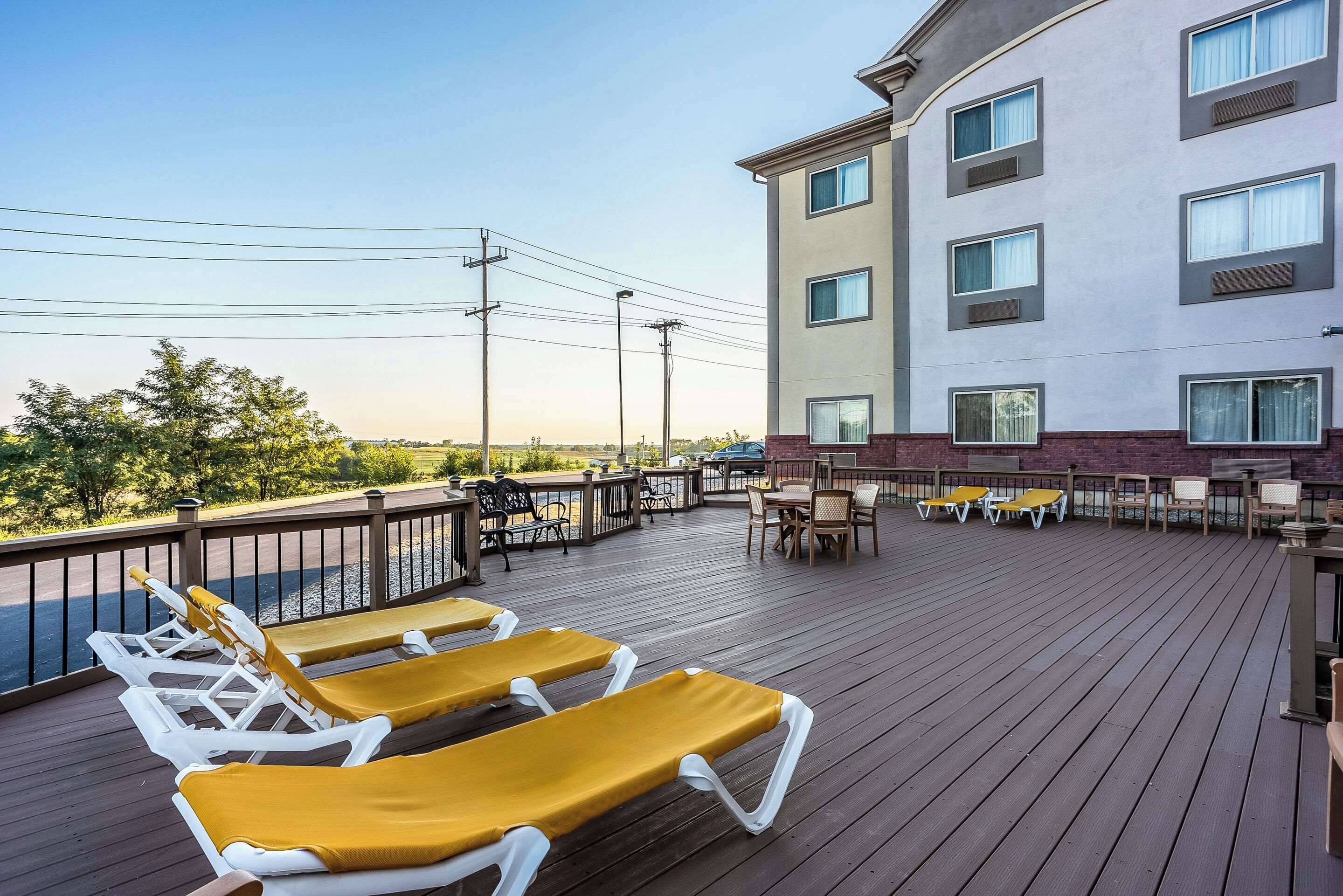 indoor pool, pool loungers