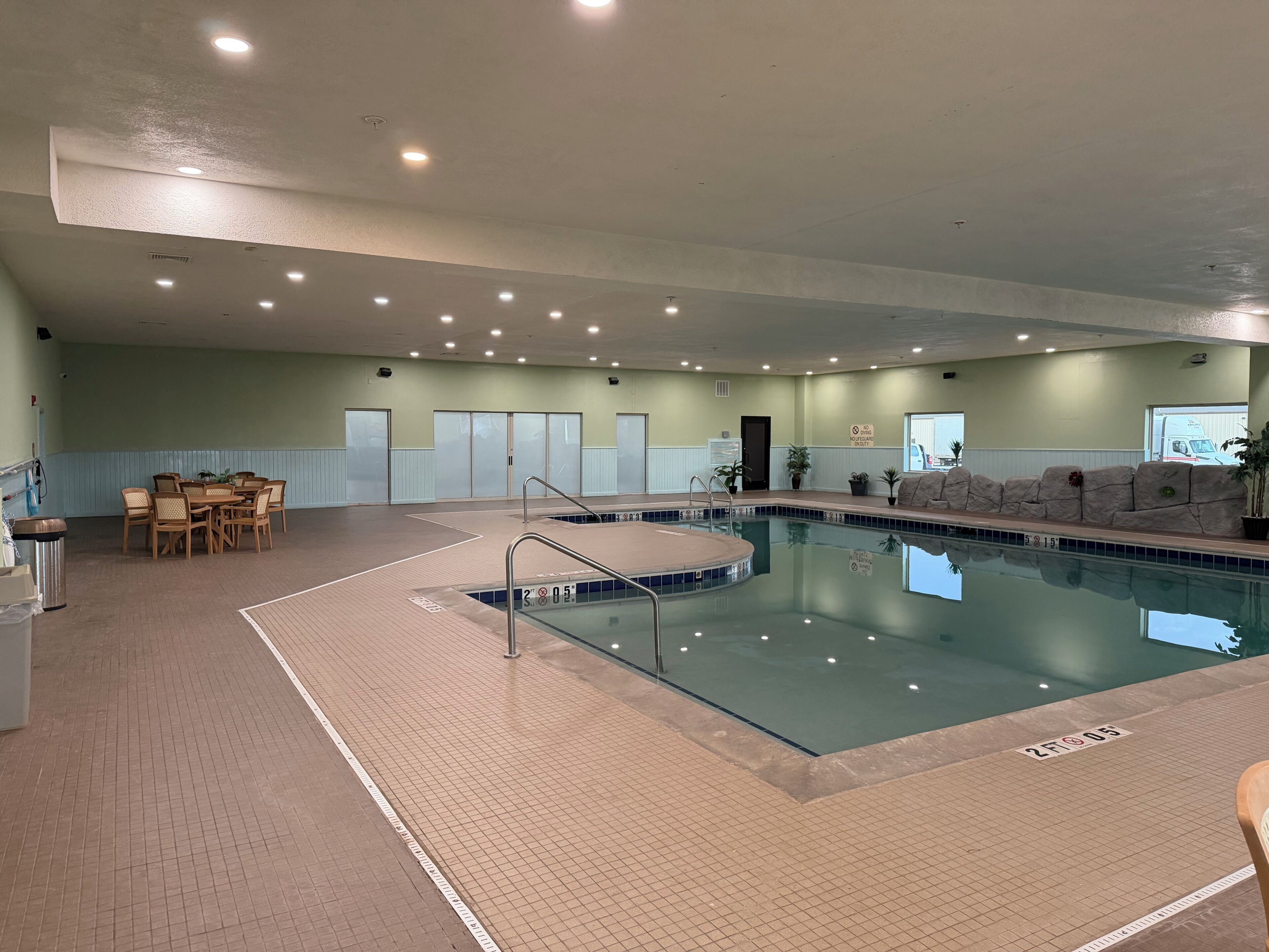 Indoor pool, pool loungers