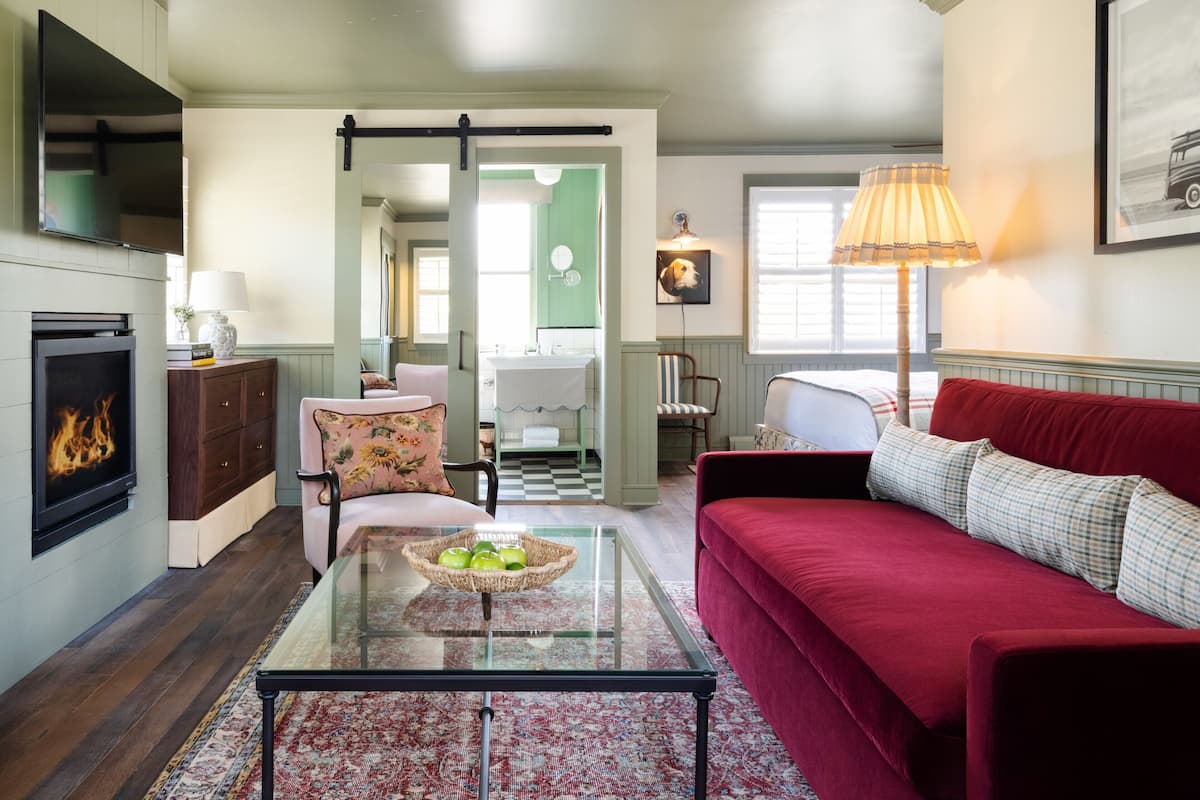Suite, 1 King Bed, 2 Bathrooms (The LPP Suite Fireplace) | Egyptian cotton sheets, premium bedding, pillowtop beds, minibar