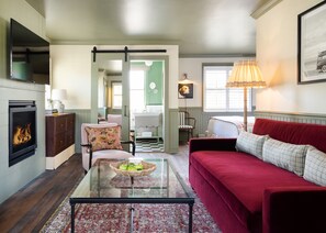 Suite, 1 King Bed, 2 Bathrooms (The LPP Suite Fireplace) | Egyptian cotton sheets, premium bedding, pillowtop beds, minibar