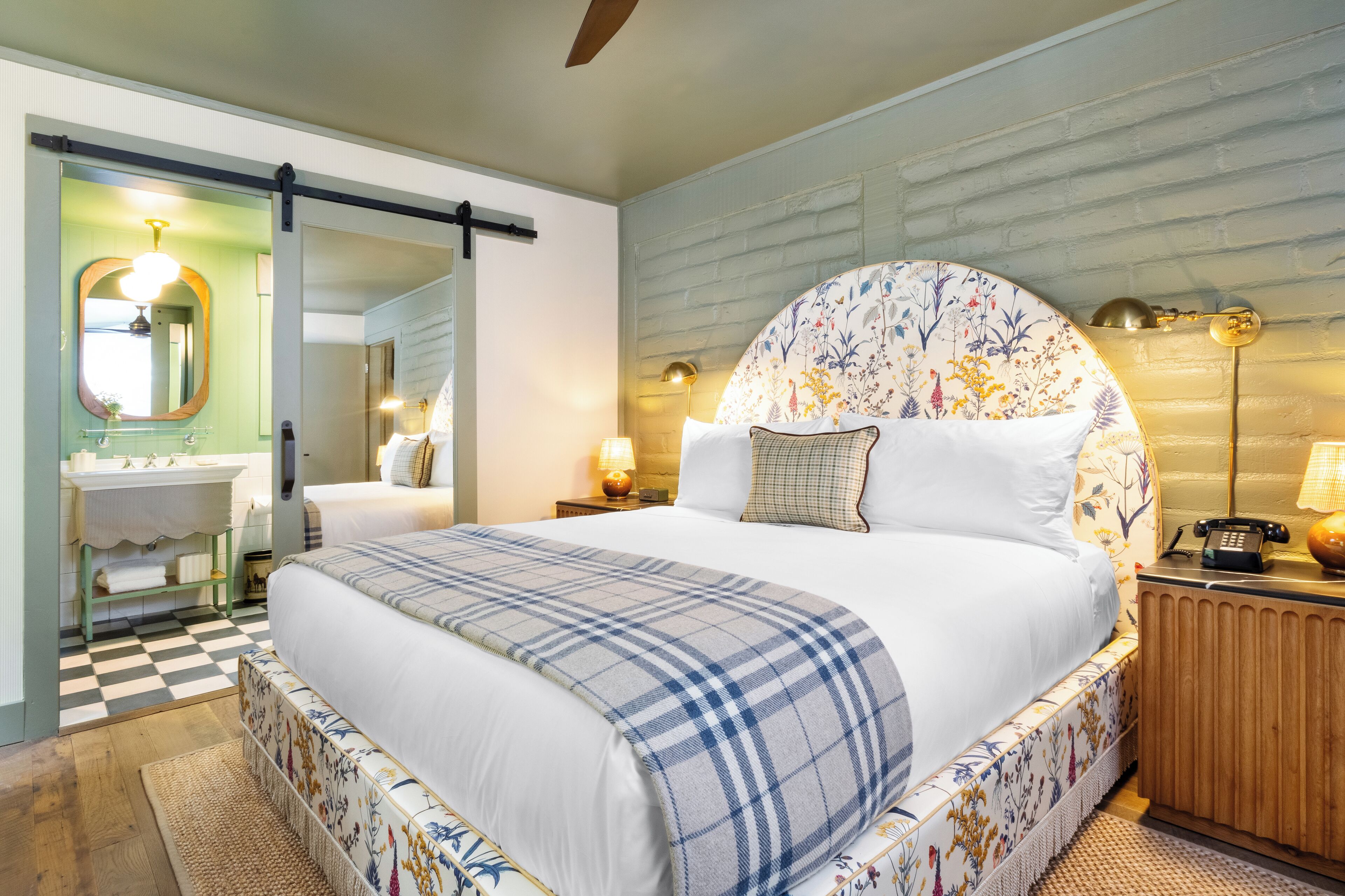 suite, 1 king bed, 2 bathrooms (the lpp suite fireplace) | egyptian cotton sheets, premium bedding, pillow-top beds, minibar