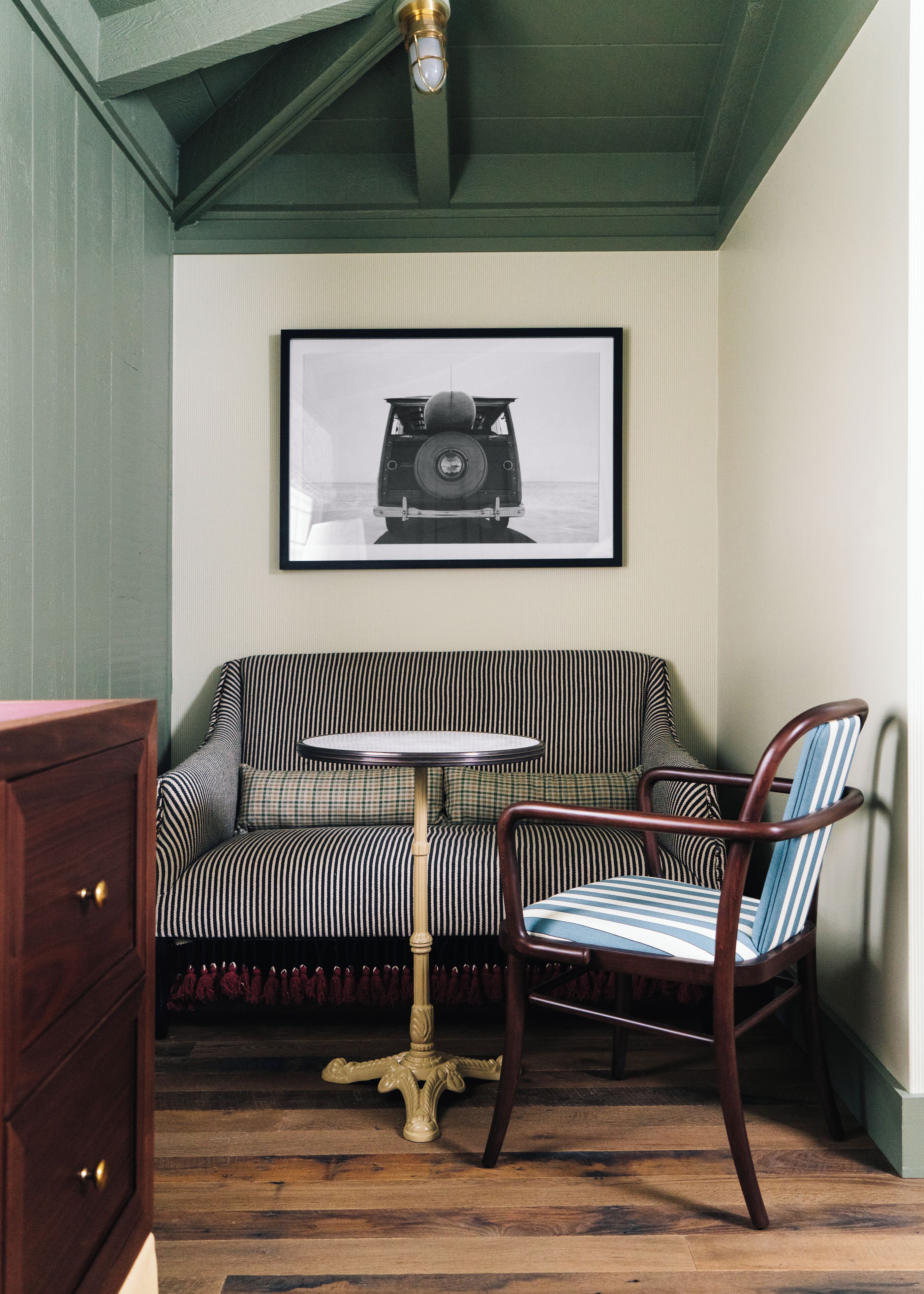 deluxe room, 1 king bed, fireplace (the deluxe king fireplace) | egyptian cotton sheets, premium bedding, pillow-top beds, minibar