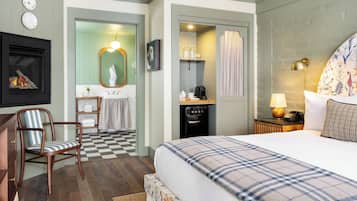 Standard Room, 1 Queen Bed, Fireplace (The Queen Fireplace) | Egyptian cotton sheets, premium bedding, pillow-top beds, minibar