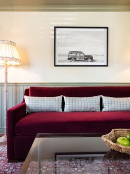 Egyptian cotton sheets, premium bedding, pillowtop beds, minibar at Le Petit Pali at Ocean Ave