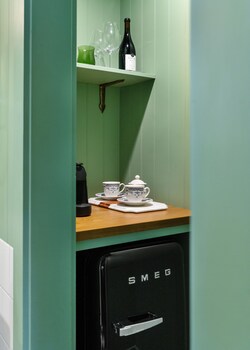 Egyptian cotton sheets, premium bedding, pillowtop beds, minibar at Le Petit Pali at Ocean Ave