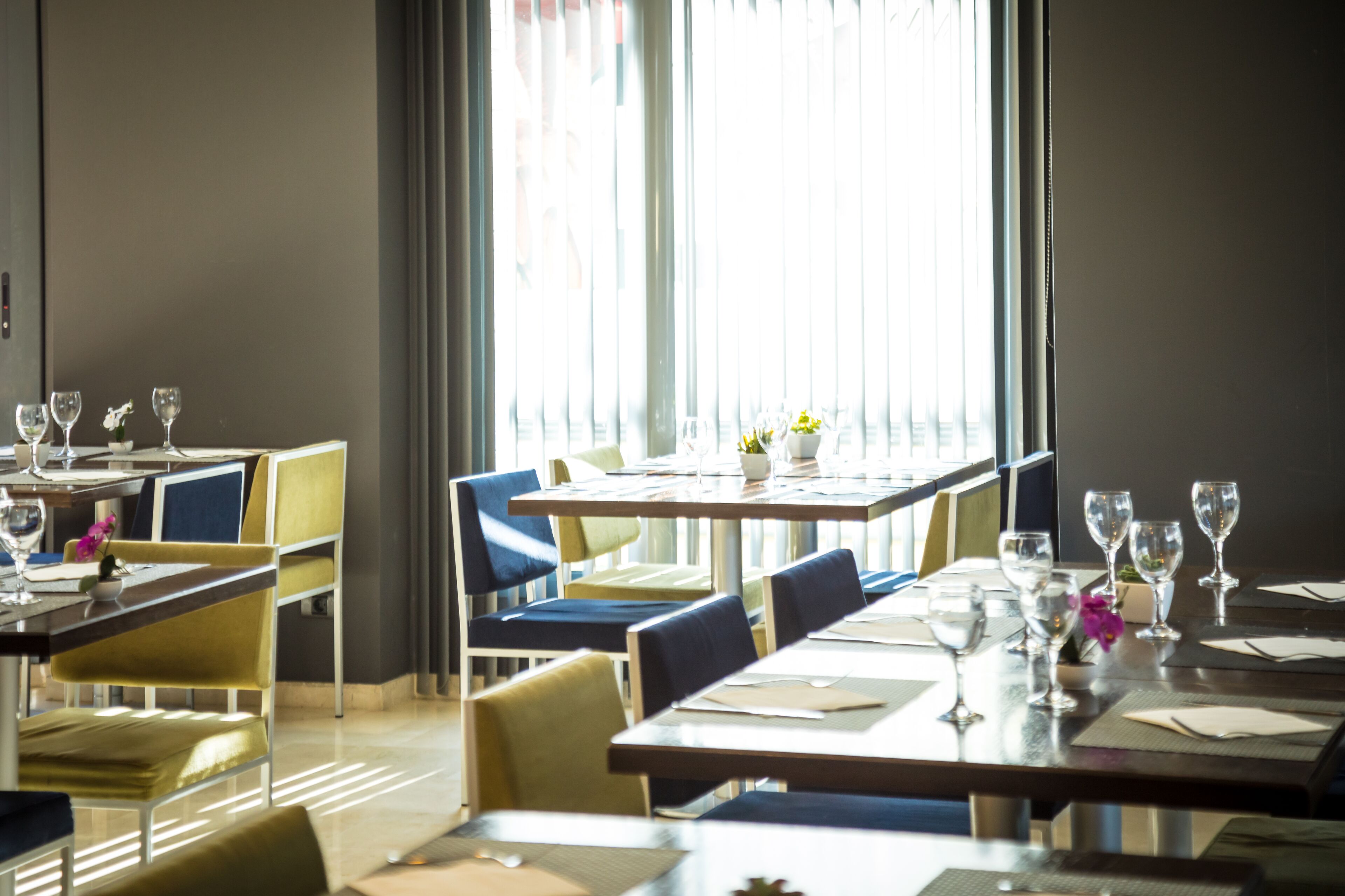 lunch and dinner served