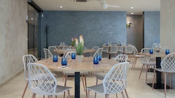 Ze serveren er lunch en diner