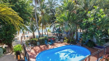 Outdoor pool, open 9 AM to 6:00 PM, pool loungers