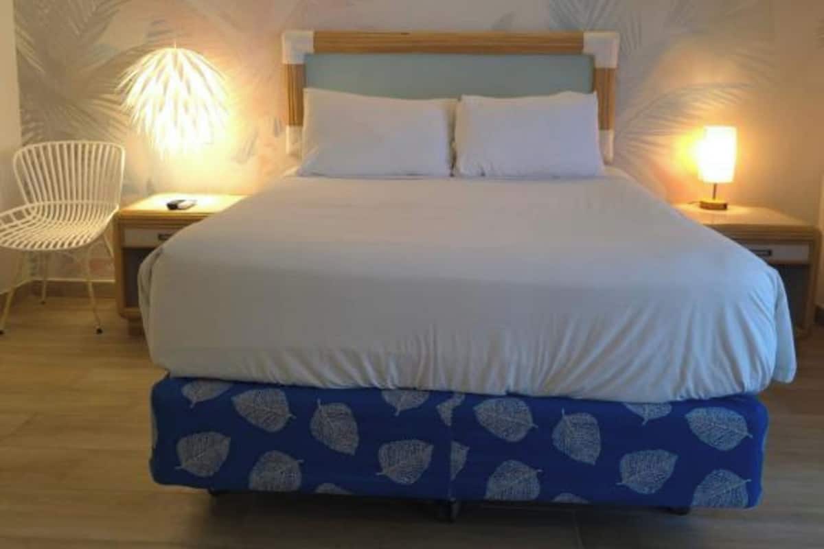 Standard Double Room | Pillow-top beds, in-room safe, desk, laptop workspace