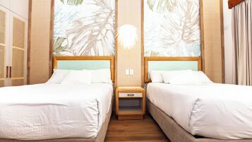 Suite Familiale, 2 chambres, 2 salles de bains, rez-de-chaussée | Surmatelas, coffres-forts dans les chambres, bureau