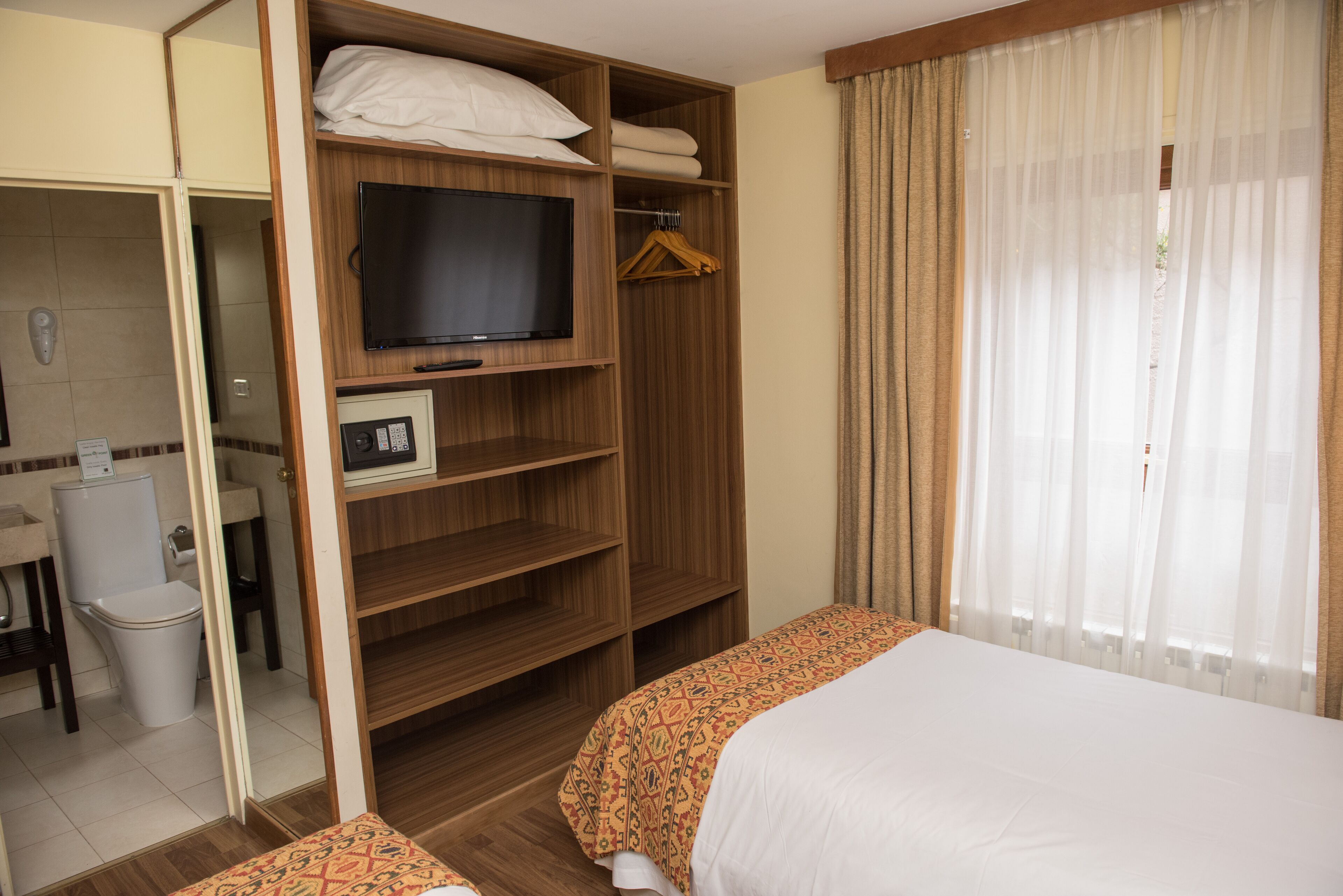 family room | 1 bedroom, minibar, in-room safe, free wifi