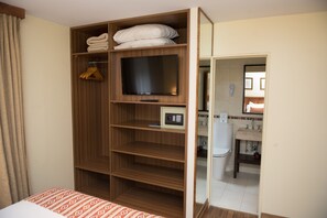 Shower, hair dryer, bidet, towels - Hostal del Bosque (Ushuaia)