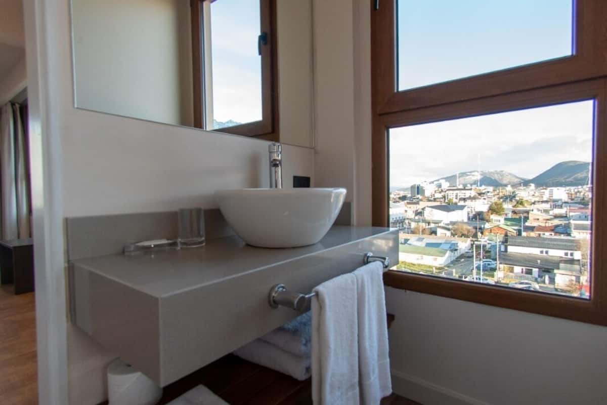 luxury studio suite | bathroom