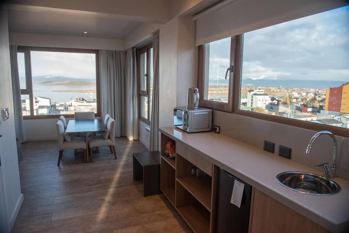 luxury studio suite | 1 bedroom, minibar, in-room safe, free wifi