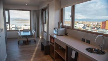 Minibar, caja de seguridad en la habitación y cunas gratuitas