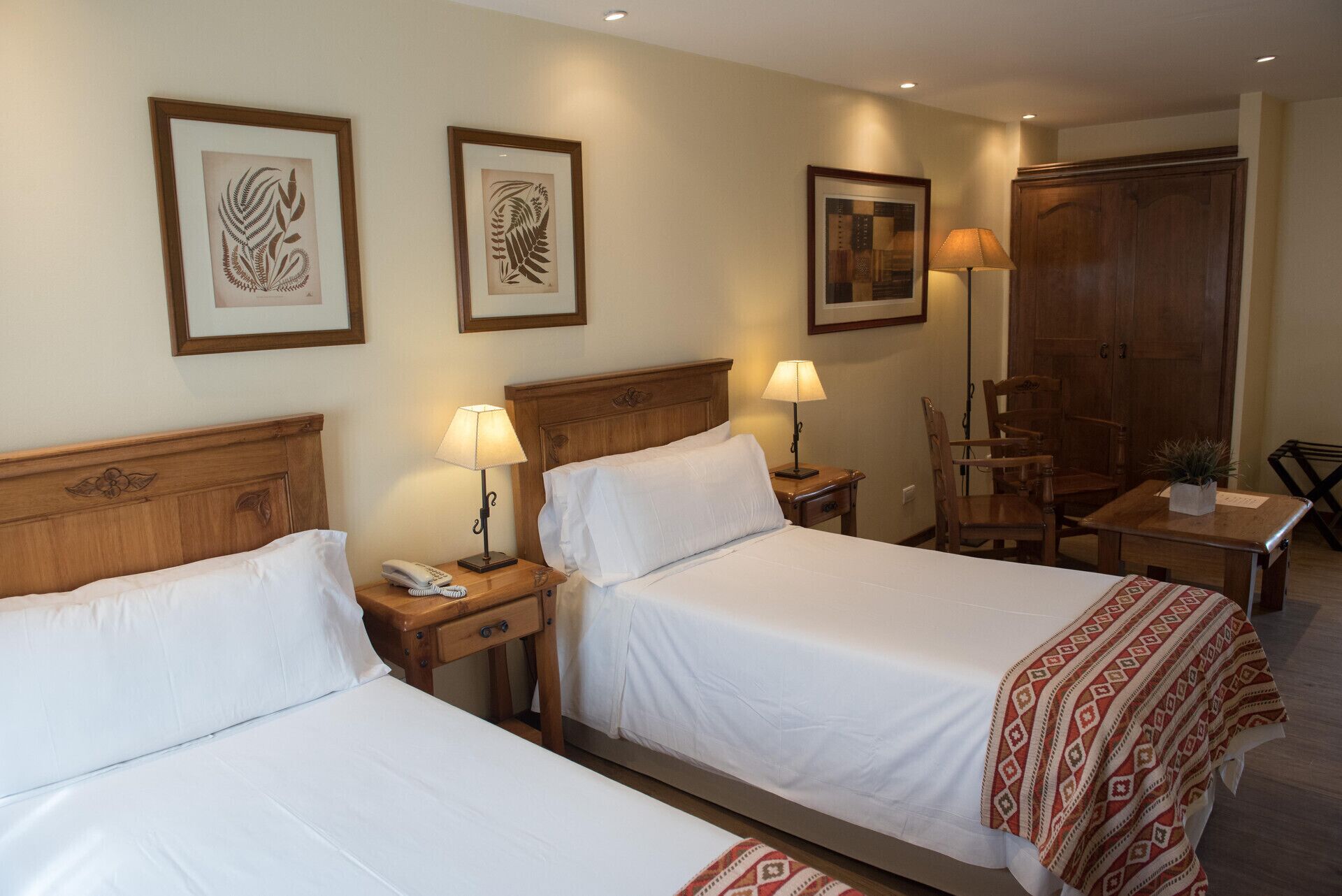 Minibar, caja fuerte, cunas gratuitas y wifi gratis