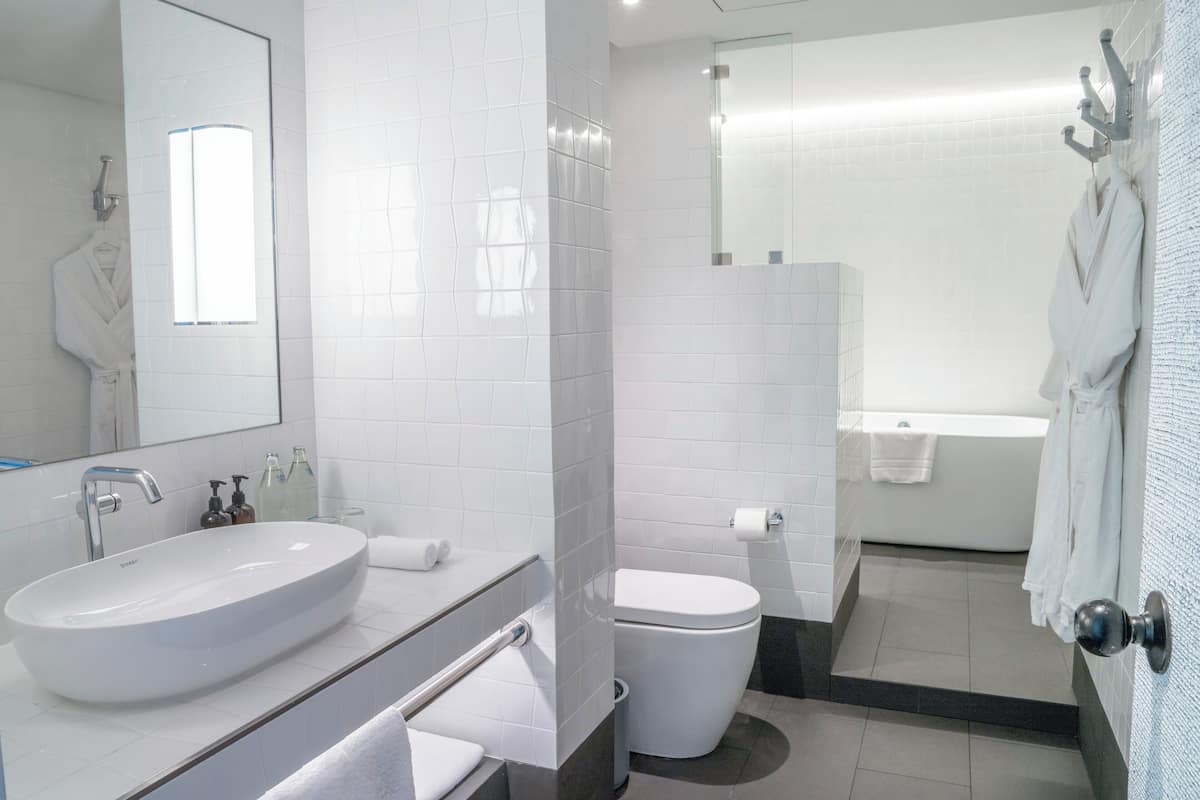 Studio | Egyptian cotton sheets, premium bedding, minibar, in-room safe