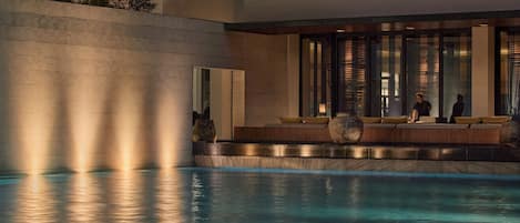 Piscine extérieure, accÚs possible de 7 h à 20 h, parasols