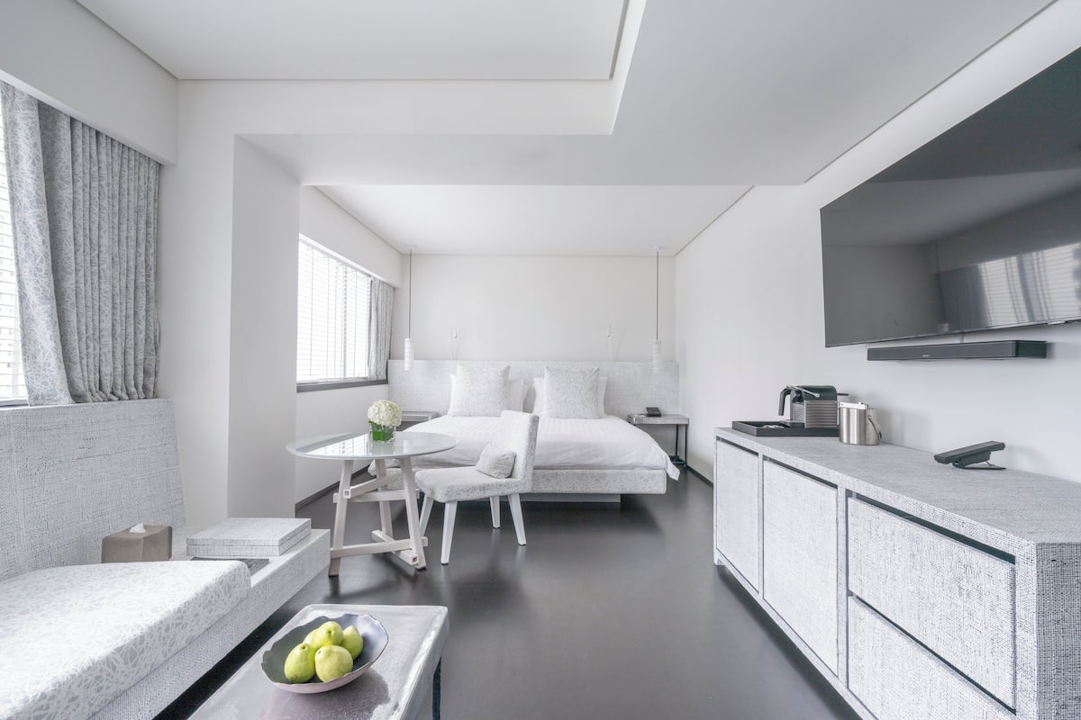 Studio | Lakens van Egyptisch katoen, luxe beddengoed, een minibar