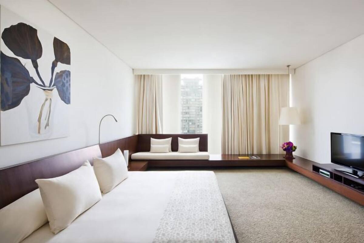 Egyptian cotton sheets, premium bedding, minibar, in-room safe
