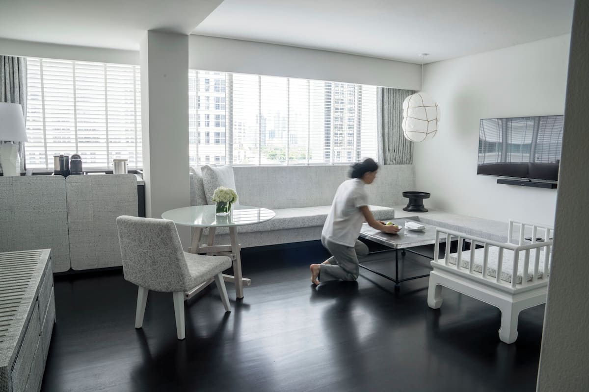 Room, Pool View (Metropolitan) | Egyptian cotton sheets, premium bedding, minibar, in-room safe