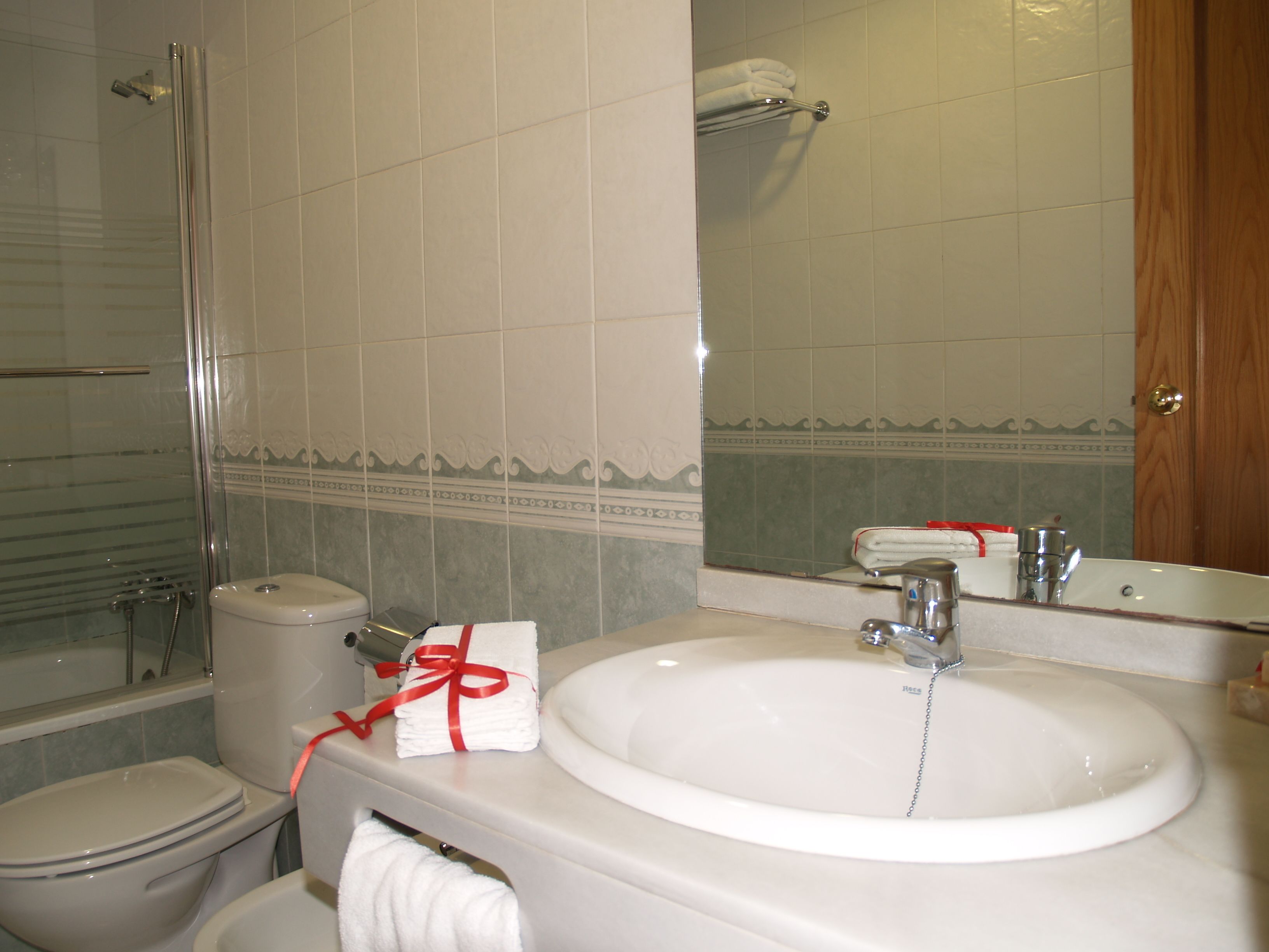 double room with extra bed | bathroom sink