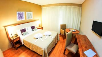 Executive Double Room | Hypo-allergenic bedding, down comforters, minibar, in-room safe