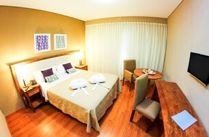 Executive Double Room | Hypo-allergenic bedding, down comforters, minibar, in-room safe