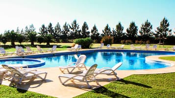 Indoor pool, 2 outdoor pools