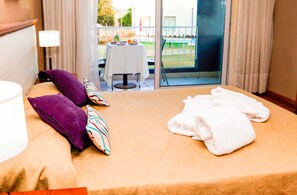 Chambre double, cuisinette | Literie hypoallergénique, couette en duvet, minibar, coffre-fort