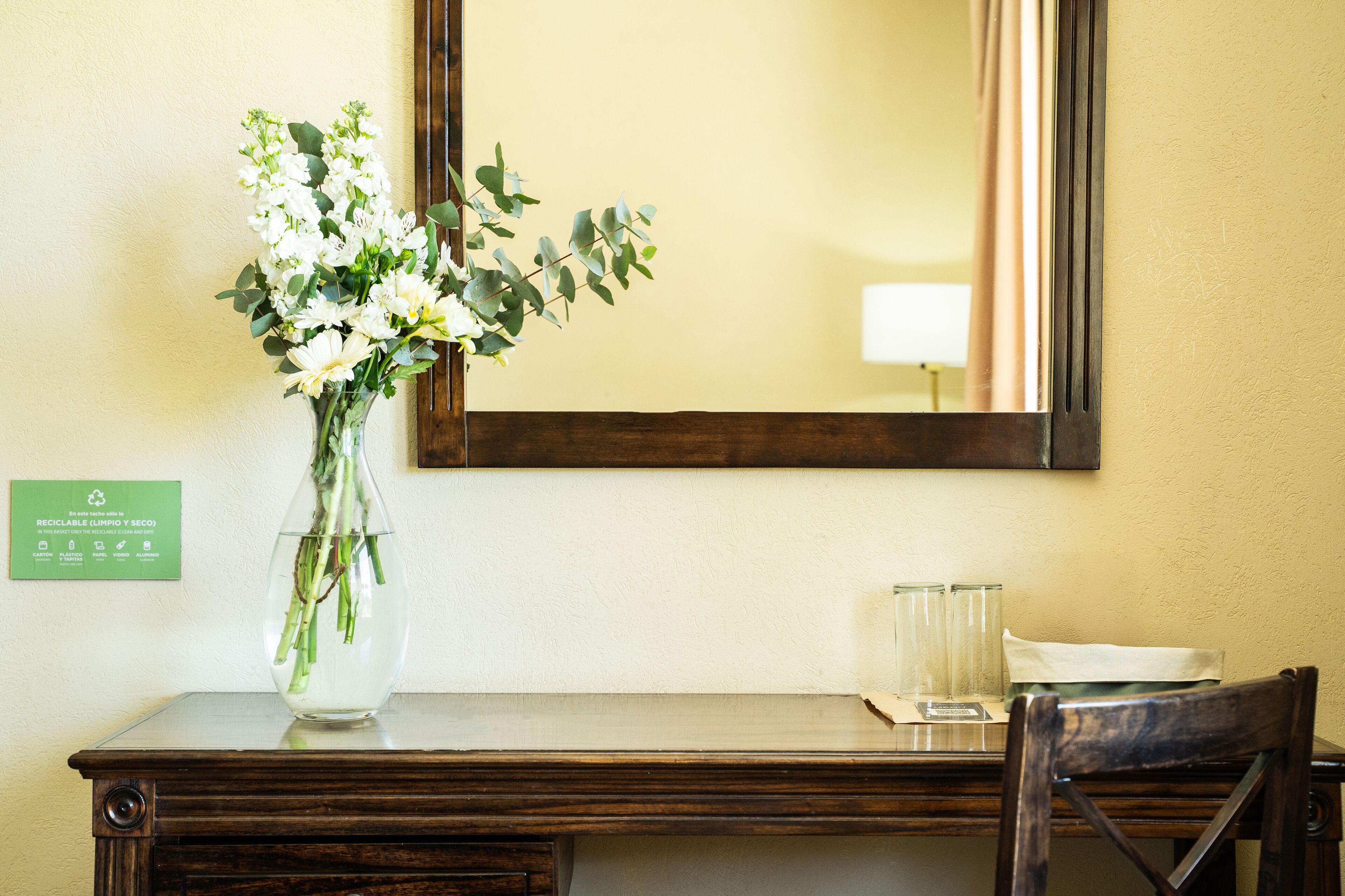 Rom – senior | Allergitestet sengetøy, dundyner, minibar og safe på rommet