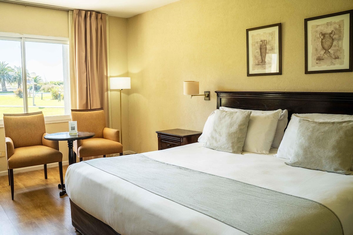 Hypo-allergenic bedding available, down comforters, minibar