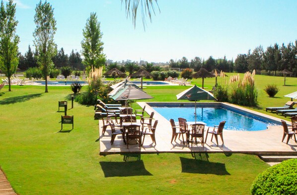 Indoor pool, 2 outdoor pools