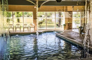 Indoor pool, 2 outdoor pools