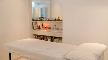 Sauna, hot tub, body treatments, facials, massage/treatment rooms