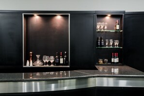 Breakfast, lunch and dinner served 