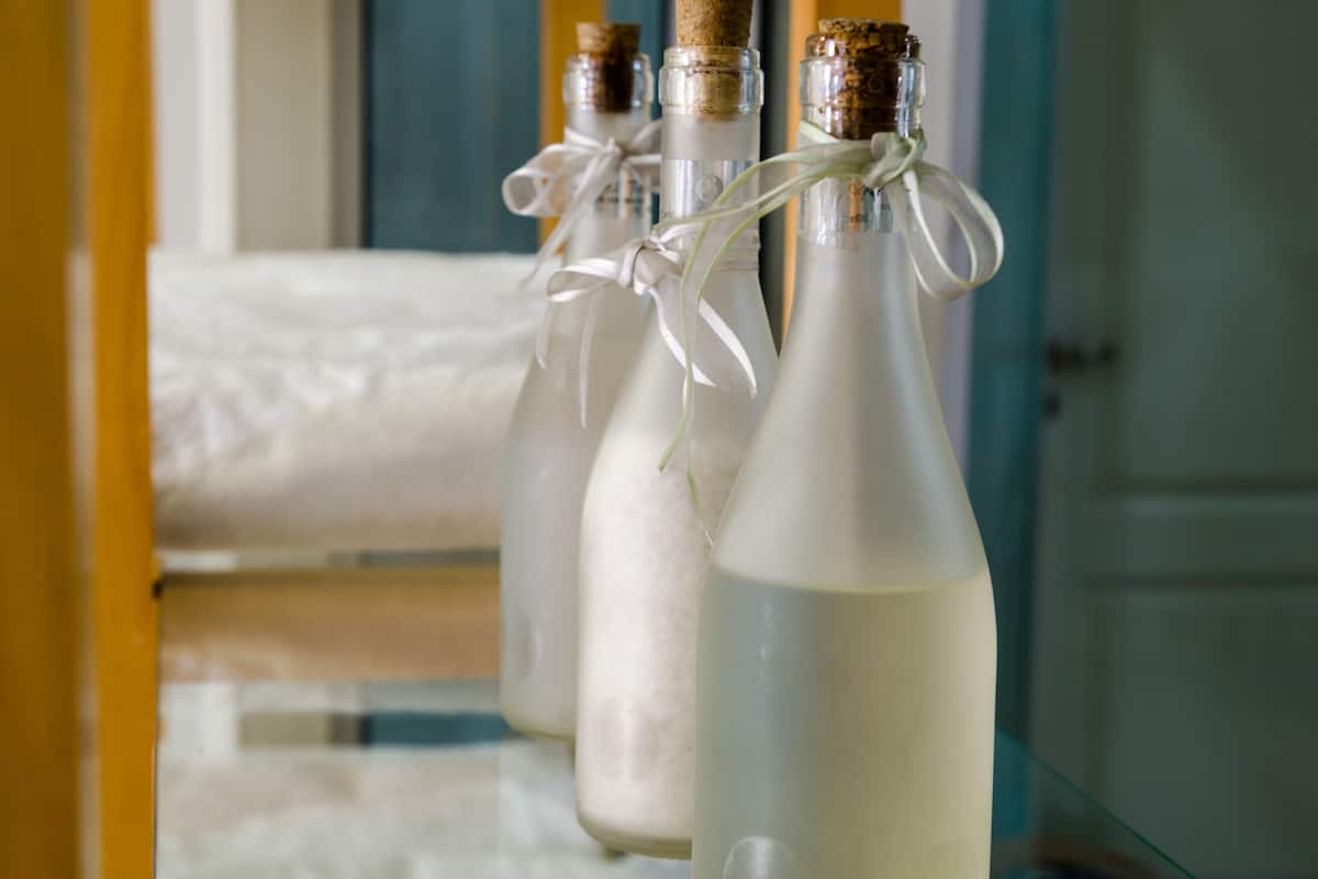 sauna, hot tub, body treatments, facials, massage/treatment rooms