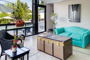 Salas de tratamiento para parejas, un sauna, una bañera de hidromasaje