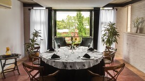 Tägliches Frühstücksbuffet gegen Gebühr