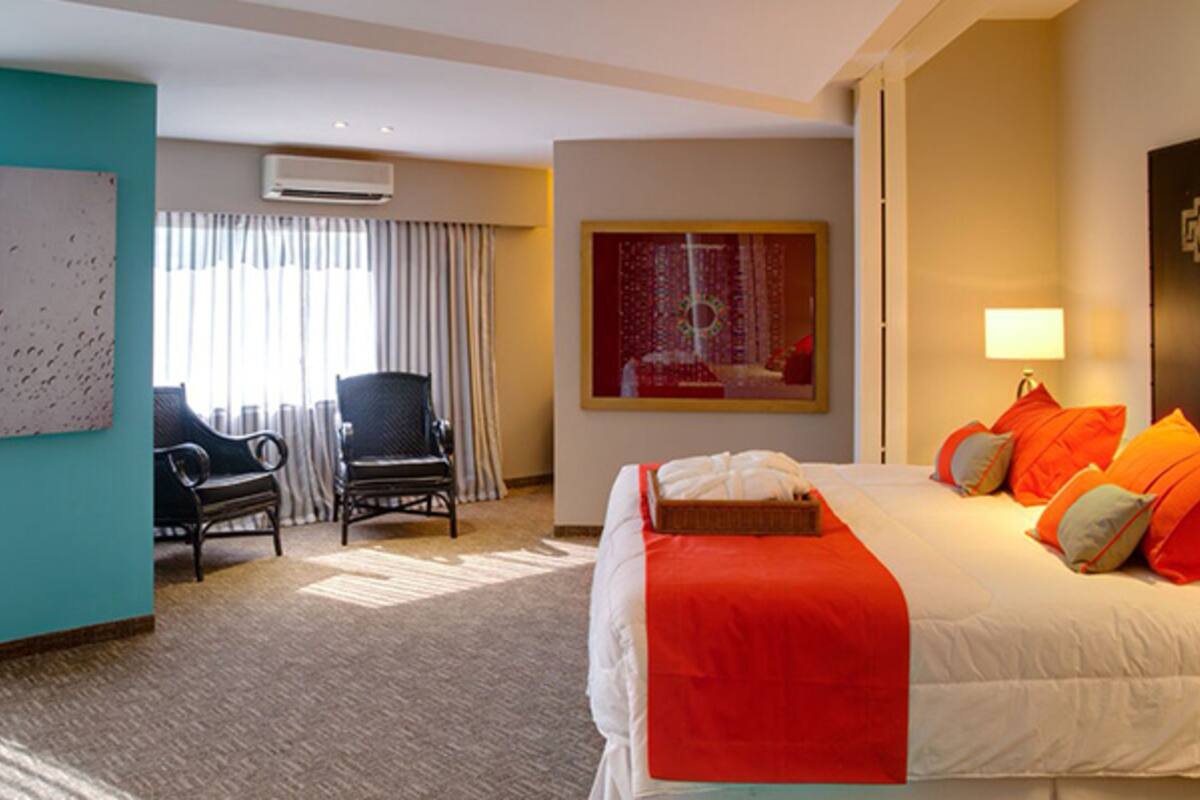Junior Studio Suite | Premium bedding, down duvets, pillow-top beds, in-room safe