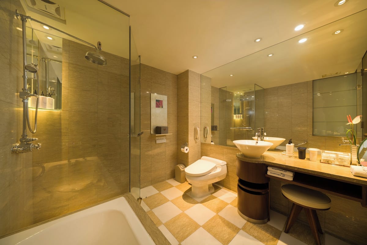 standard room, 1 queen bed | bathroom | separate bathtub and shower, rainfall showerhead, designer toiletries