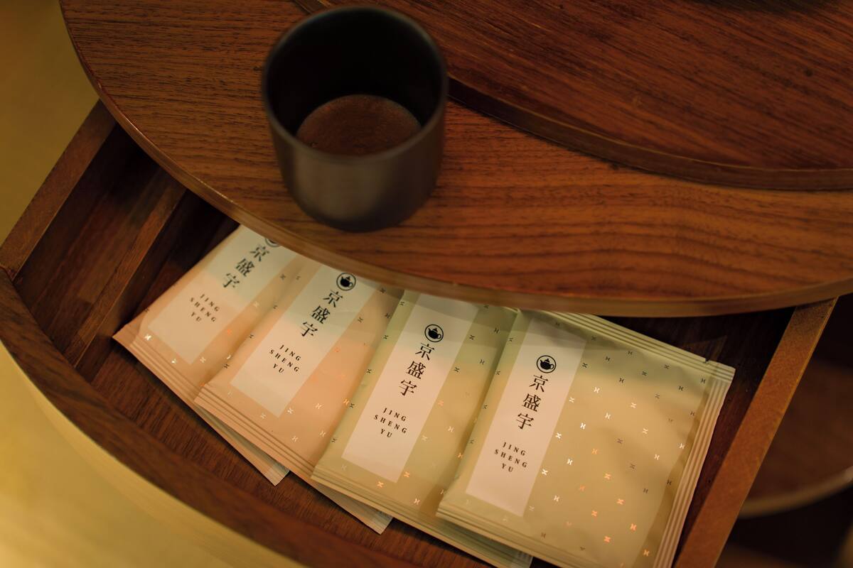 standard room, 1 queen bed | 1 bedroom, minibar, in-room safe, desk