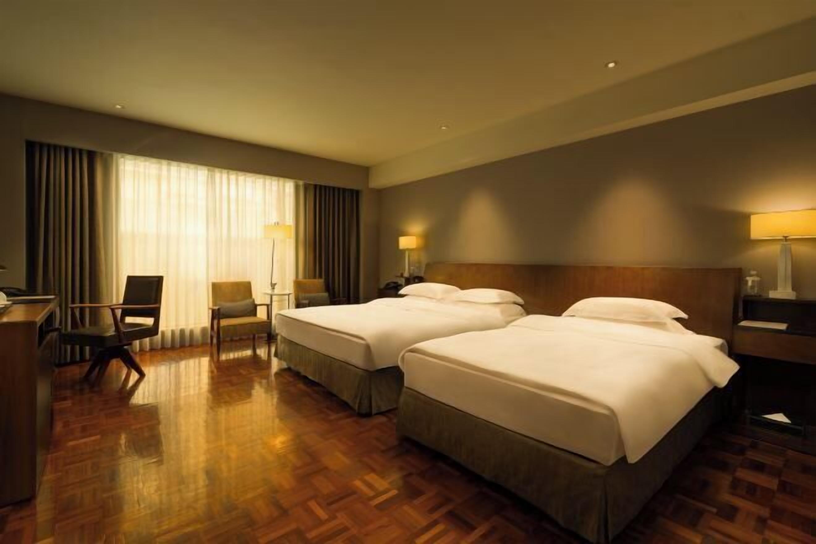 미니바, 객실 내 금고, 책상, 노트북 작업 공간