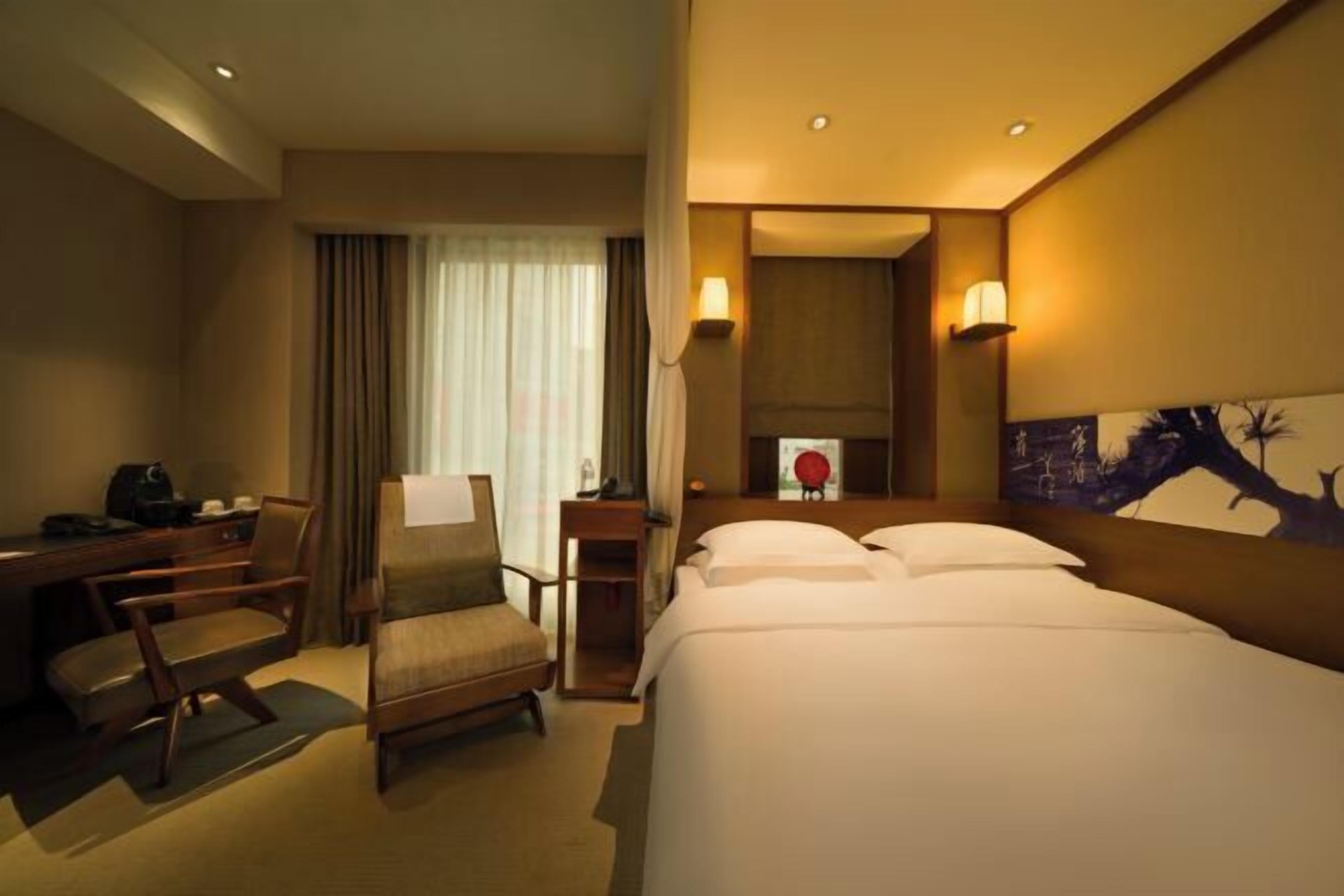 미니바, 객실 내 금고, 책상, 노트북 작업 공간