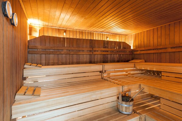 Sauna, steam room