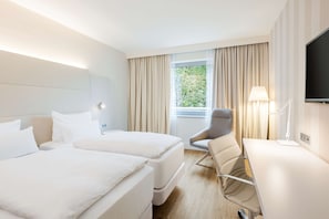 Hypo-allergenic bedding, minibar, in-room safe, desk
