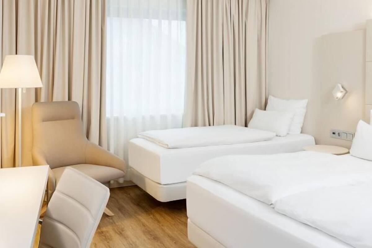 Hypo-allergenic bedding, minibar, in-room safe, desk