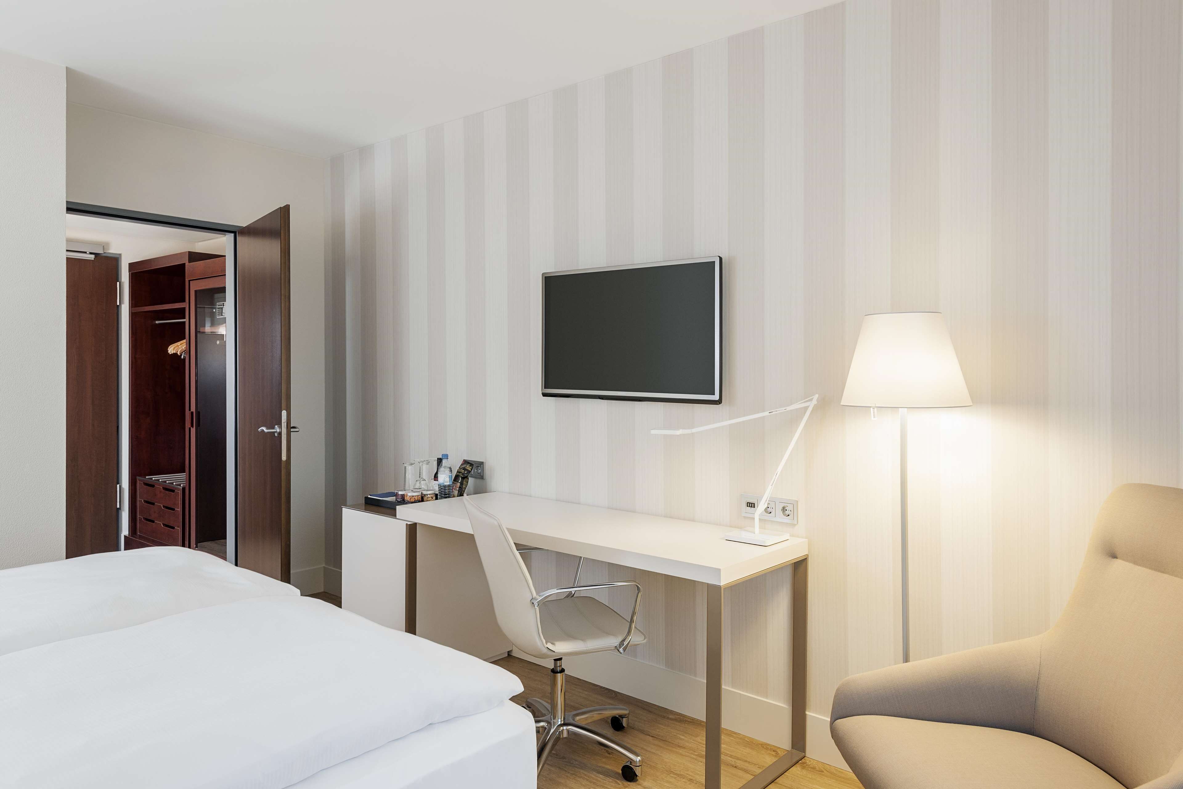 hypo-allergenic bedding, minibar, in-room safe, desk