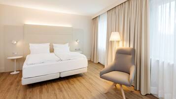 Hypo-allergenic bedding, minibar, in-room safe, desk