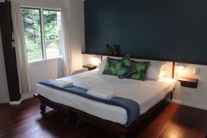 Loftsrom, hageområde (trundle bed by request) | Sengetøy av topp kvalitet, minibar og individuelt dekorert